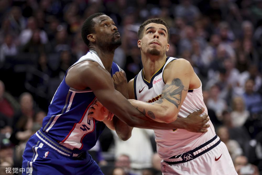 借他在场上 借他在场上